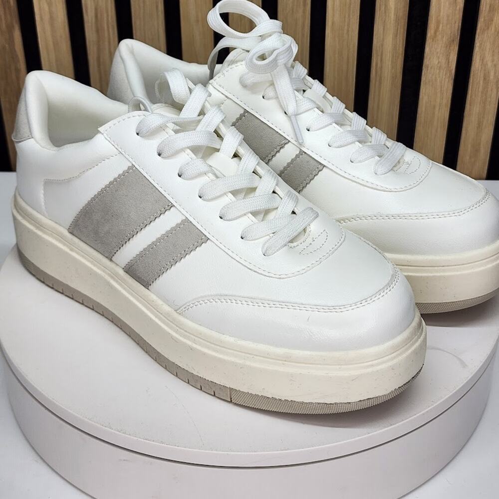 Madden Girl Navida Women’s White Platform Sneakers Lace Up Striped Size 9.5